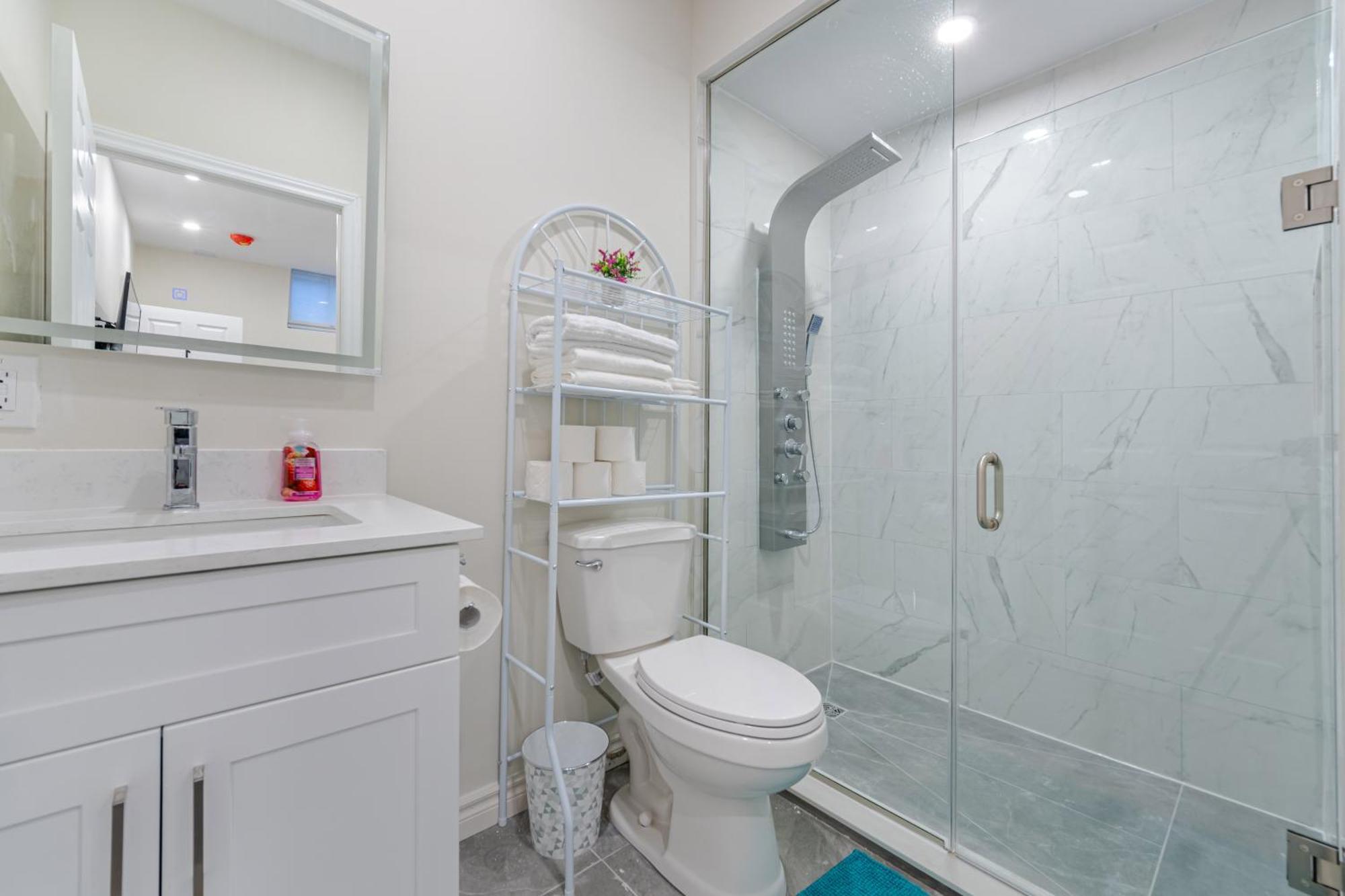 Private Basement Bedrooms In Oakville Ngoại thất bức ảnh