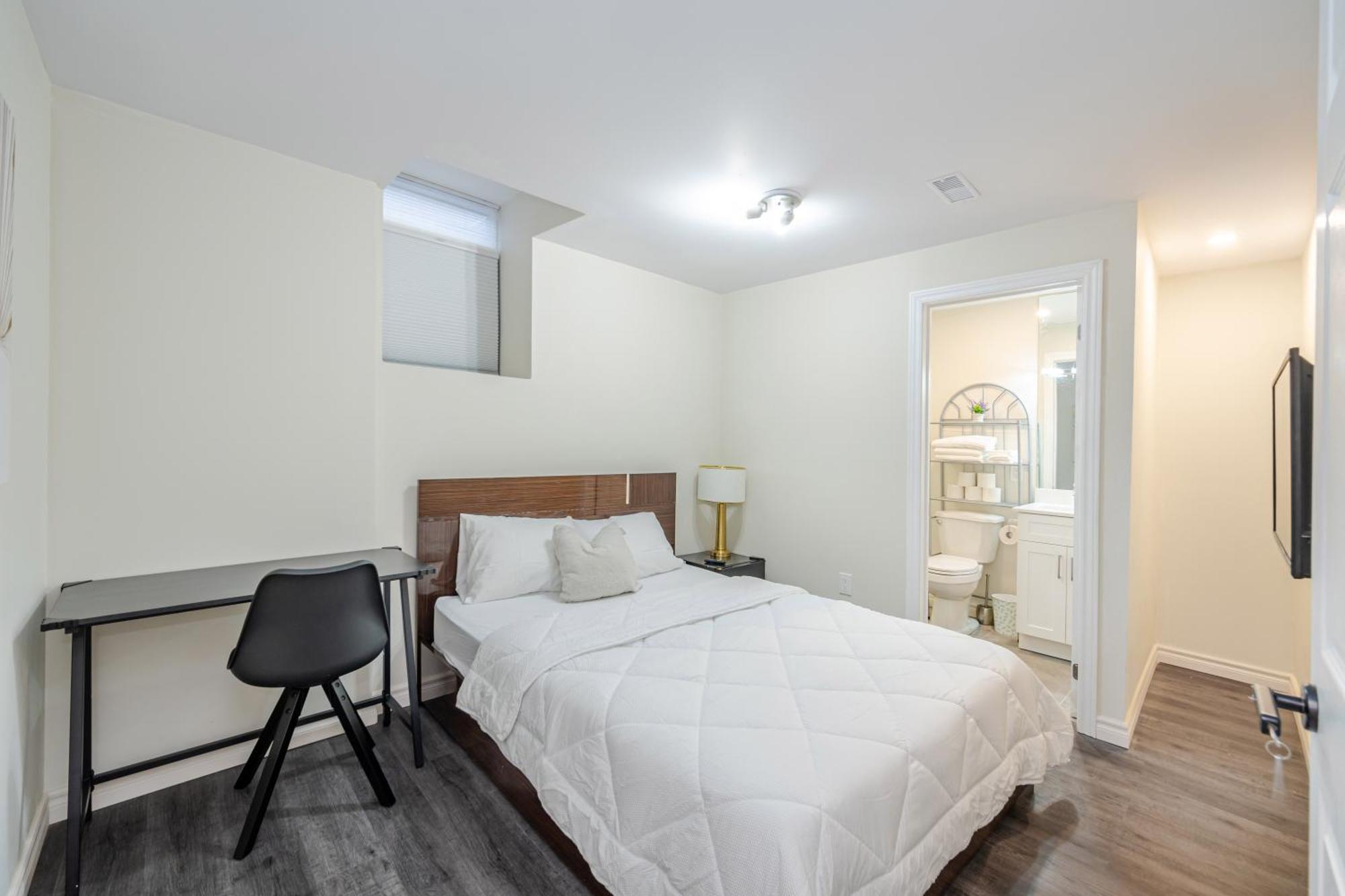 Private Basement Bedrooms In Oakville Ngoại thất bức ảnh