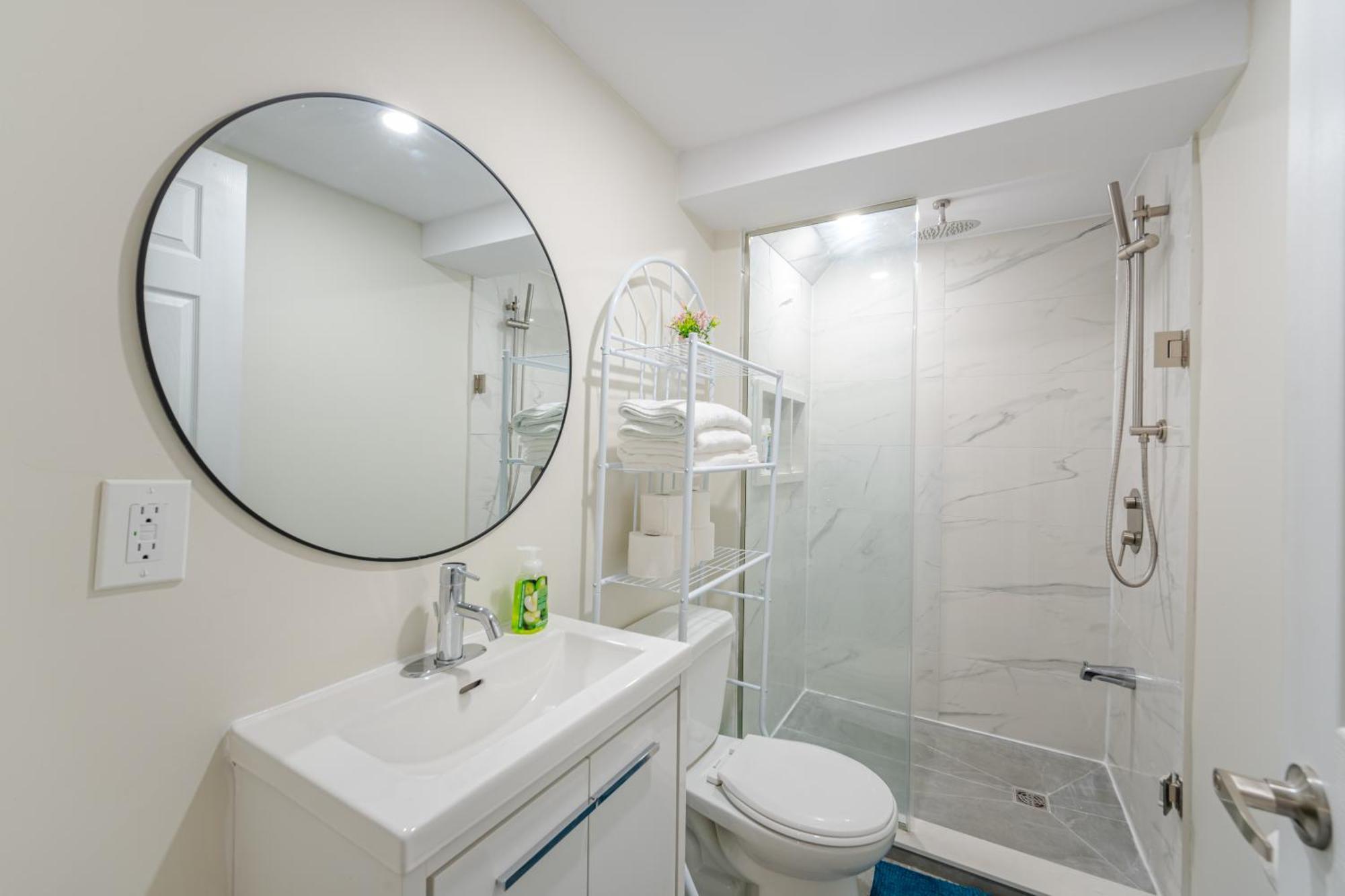 Private Basement Bedrooms In Oakville Ngoại thất bức ảnh