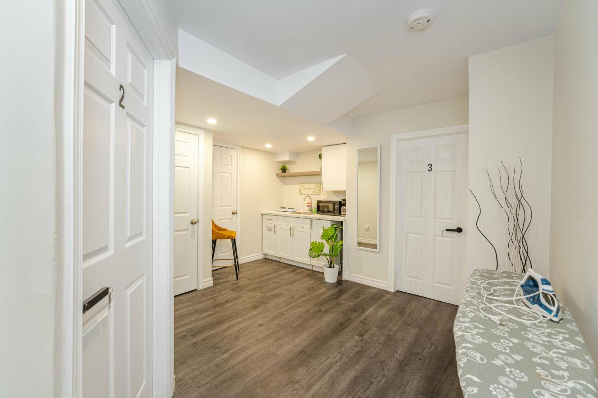 Private Basement Bedrooms In Oakville Ngoại thất bức ảnh